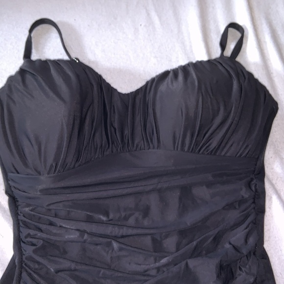 Miracle Suit Black Size 22 One Piece Ruched Front Adjustable Strap Swimsuit nice - Picture 1 of 12